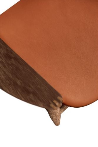 Bent Hansen Asger Lounge Chair M. Polsterung H: 77,5 cm – Geräucherte geölte Eiche/Zenso2 223 Cognac-Leder