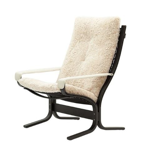 LK Hjelle Siesta Ovis Lænestol Høj Med Armlæn - Black/Sheepskin Moonlight