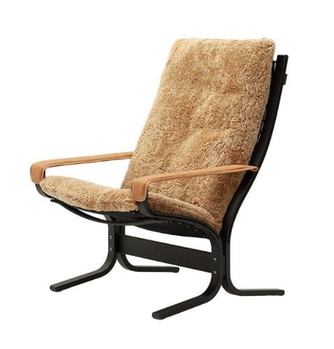 LK Hjelle Siesta Ovis Lænestol Høj Med Armlæn - Black/Sheepskin Maple