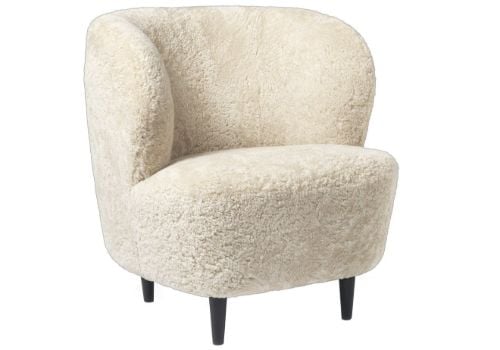 GUBI Stay Lounge Chair Fully Upholstered SH: 40 cm - Moonlight/Black Stained Oak