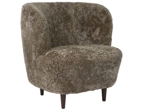 GUBI Stay Lounge Chair Fully Upholstered SH: 40 cm - Sahara/American Walnut