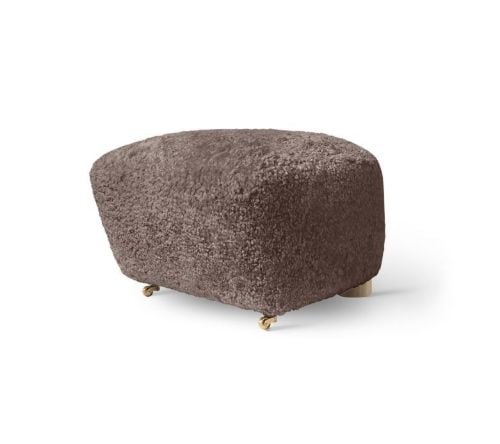Audo Copenhagen Den Trætte Mand Fodskammel H: 36cm - Lammeskind Sahara/Natural Oak