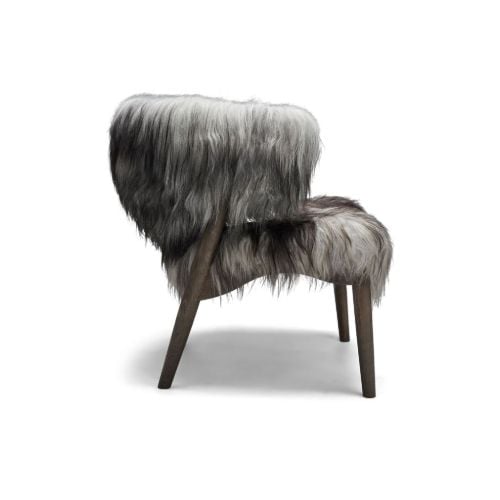 Sibast Furniture No 7 Lounge Chair Vollgepolstert SH: 35 cm – Eiche dunkel geölt / langes Schaffell