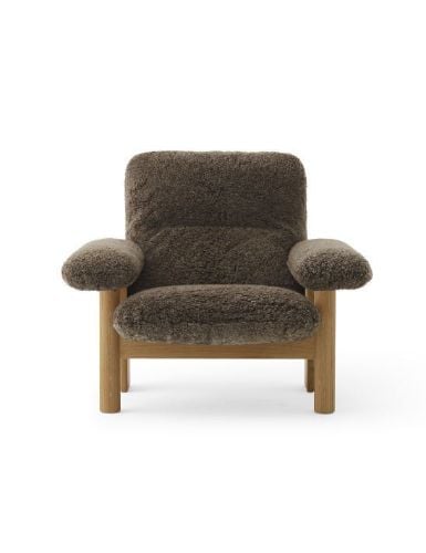 Audo Copenhagen Brasilia Lounge Chair SH: 39 cm - Natural Oak/Sheepskin Root