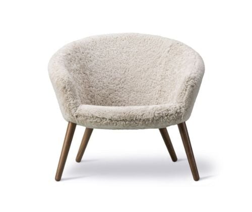 Fredericia Furniture 2631 Ditzel Lounge Chair SH: 37 cm – Schaffell/Räuchereiche